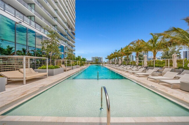 Building Photo - 580 72nd St