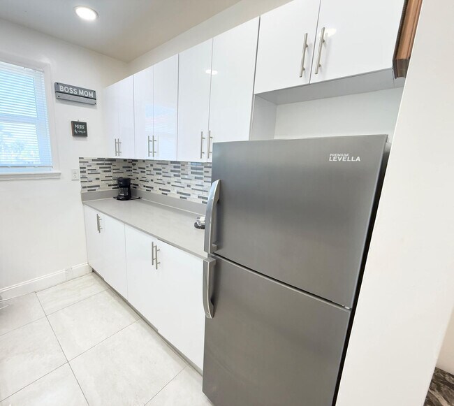 Building Photo - 324 Van Buren St