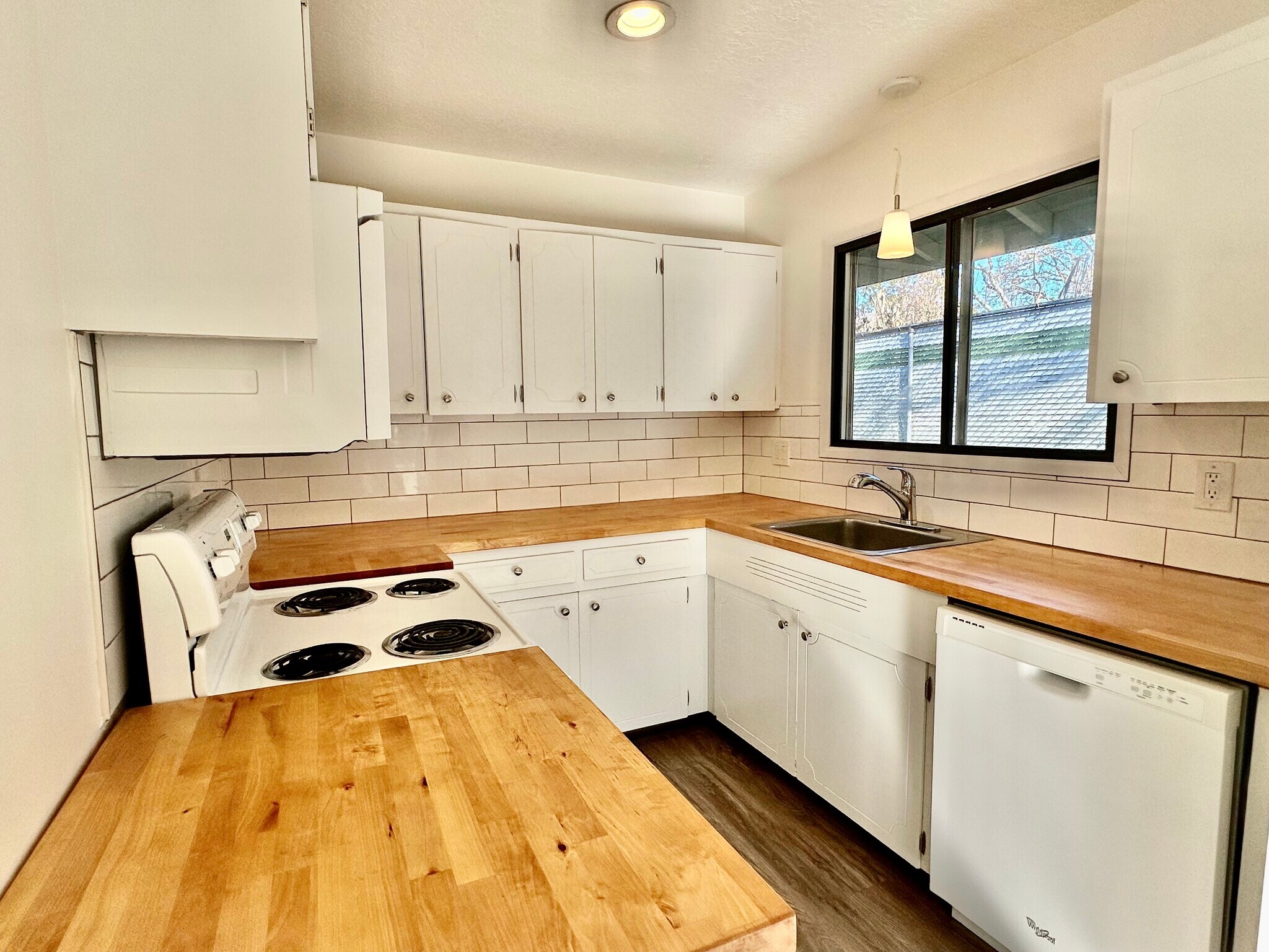 Building Photo - 4115 SE Raymond St