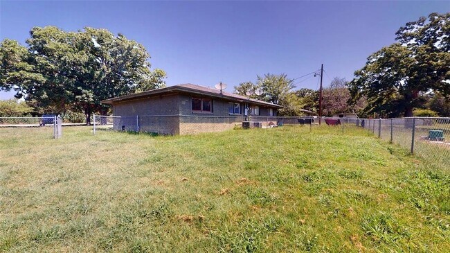 Building Photo - 16567 Farm to Market Rd 2154