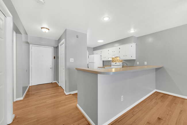Building Photo - 102 Lantana Ln