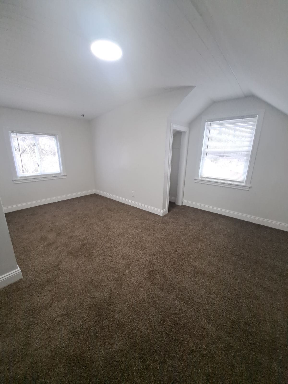 Building Photo - 700 Ridgeside Pl