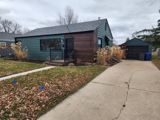 Building Photo - Beautiful 3-bedroom, 2-bathroom home in Be...