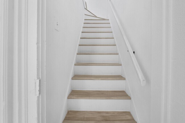 Building Photo - Wood St Home