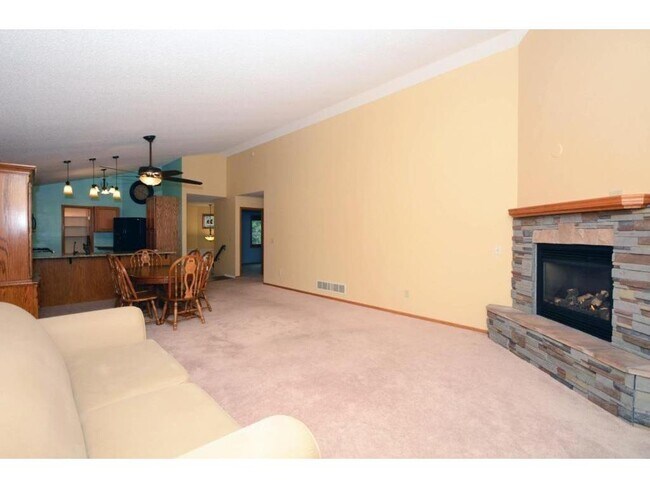Building Photo - 5740 Willow Trail