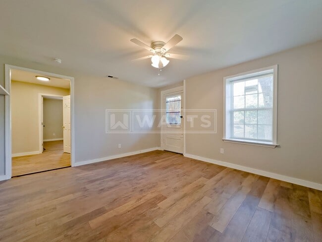 Building Photo - 1022 28th Pl S