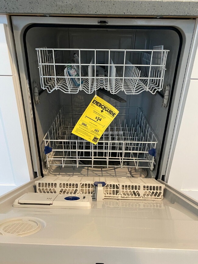 Building Photo - 7132 47th Ave SW