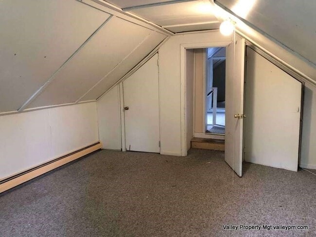 Building Photo - 697 Main St