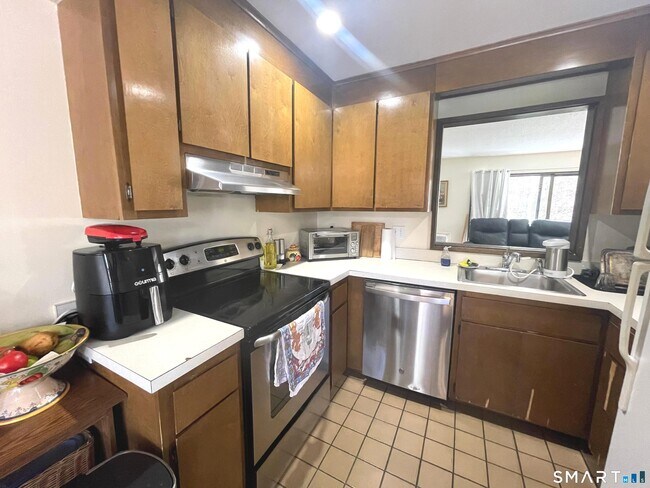 Building Photo - 21 Hudson Glen St