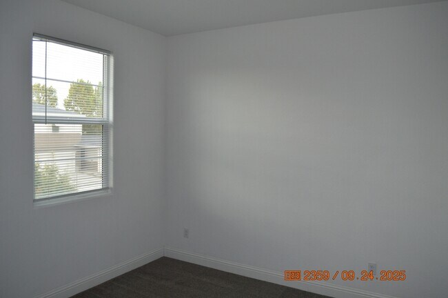 Building Photo - 2411 Urdaneta Way