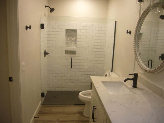 Primary Photo - 2146 W Isabella Ave