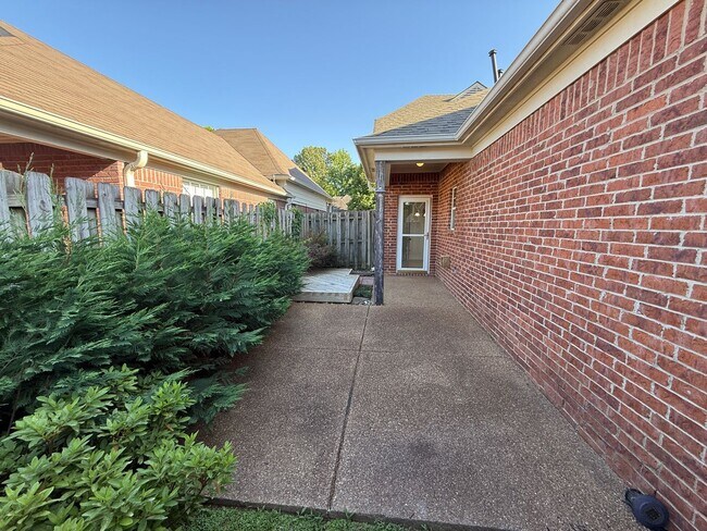 Building Photo - CORDOVA 3 BED 3 BATH RENTAL HOME NEAR SHEL...