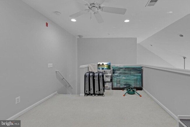 Building Photo - 21855 Locomotive Terrace