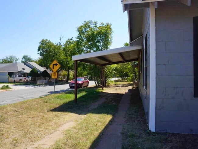 Building Photo - 2121 Ave I