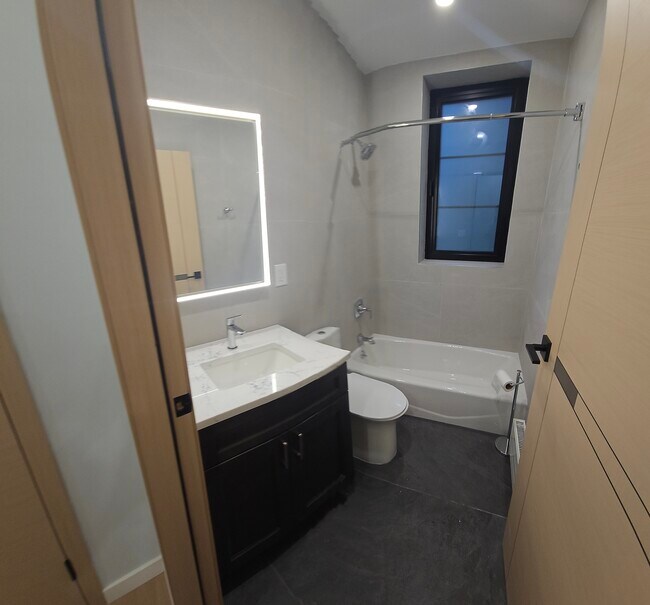 Building Photo - 25 Browning Ln
