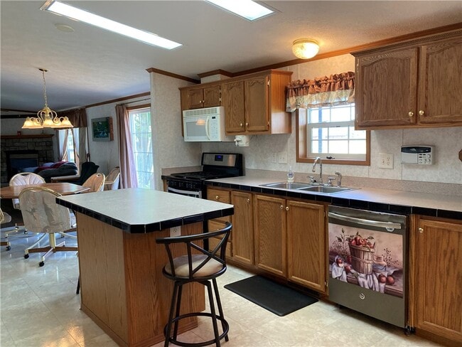 Building Photo - 1447 Rochester St