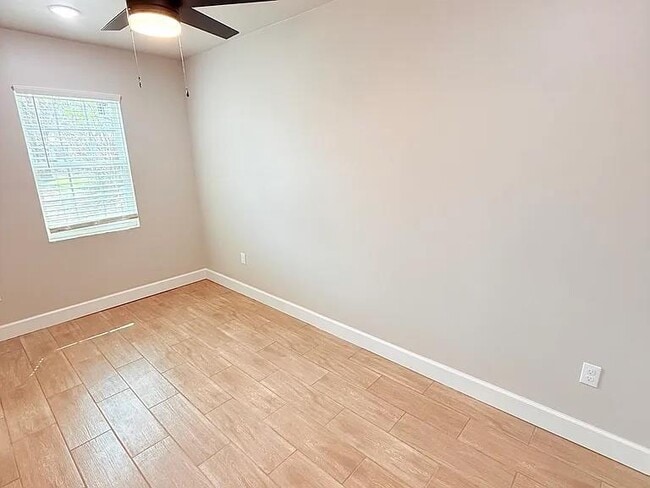 Building Photo - 5909 NW 40th St