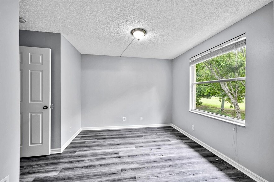 Building Photo - 8658 S Southgate Shores Cir