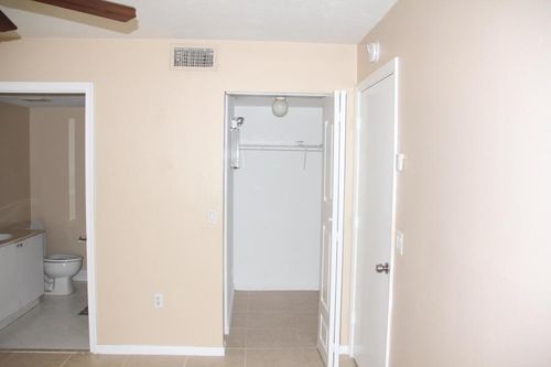 Building Photo - 3760 N Jog Rd