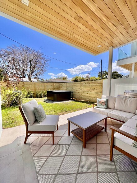 Building Photo - 300 SW 7th St