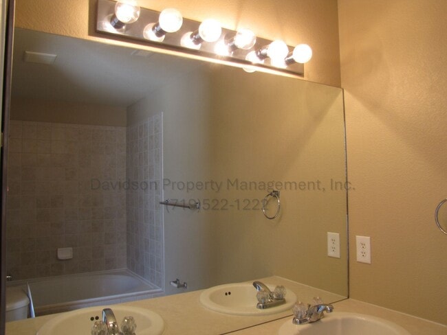 Building Photo - Beautiful 2 Bedroom Townhouse Near The Air...