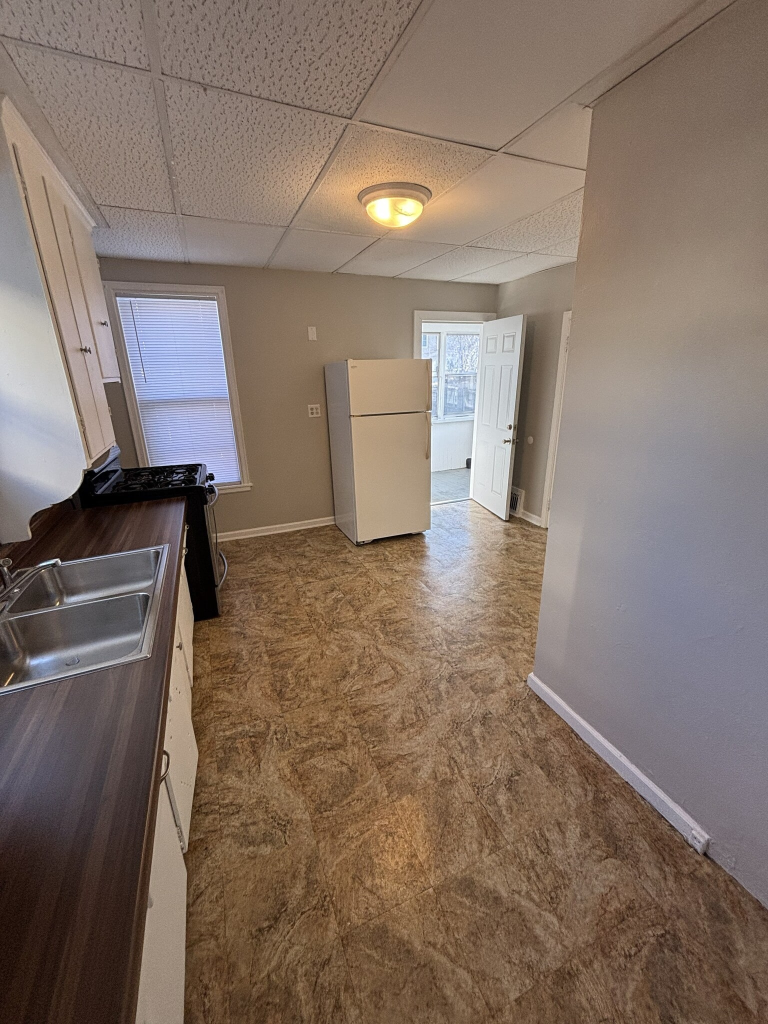 Building Photo - 472 Case Ave