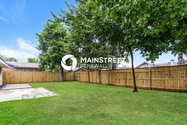 Building Photo - 3 Bedroom Pet-Friendly Home in Irving, TX with Main Street Renewal