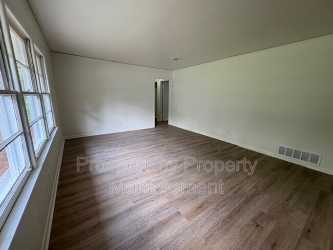 Building Photo - 1437 Beaumont Dr