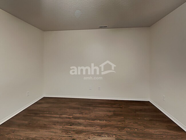 Building Photo - 2624 N Kristy Ave