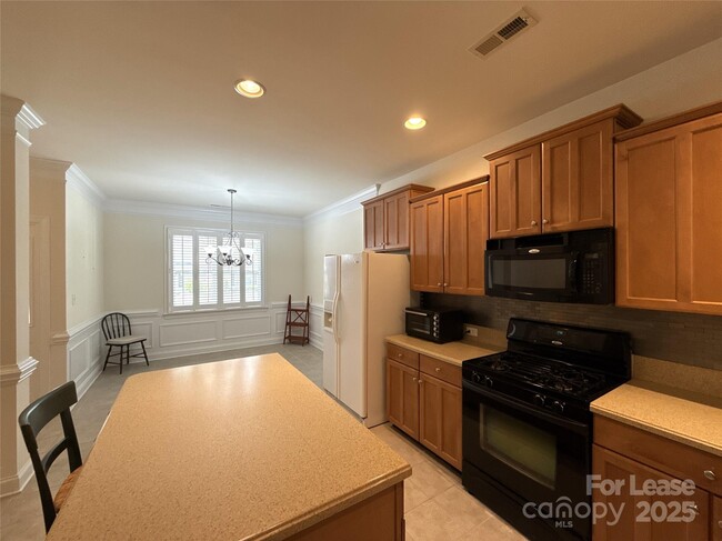 Building Photo - 7032 Ladys Secret Dr