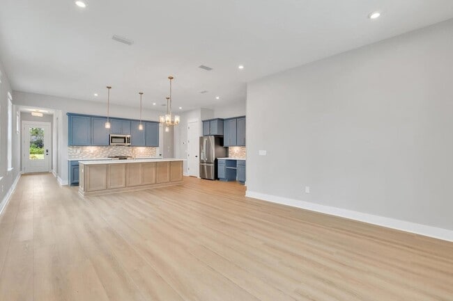 Building Photo - 299 Suwannee Dr