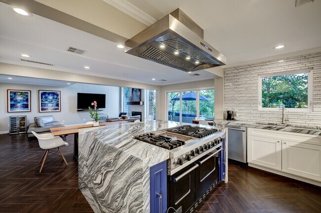 Building Photo - 4732 Post Oak Timber Dr