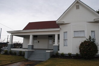 Building Photo - 914 1st Ave