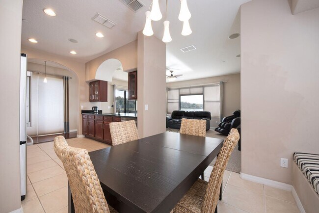 Building Photo - Large, Executive style 3/2.5 Lakefront/POOL Home in East Park of Lake Nona