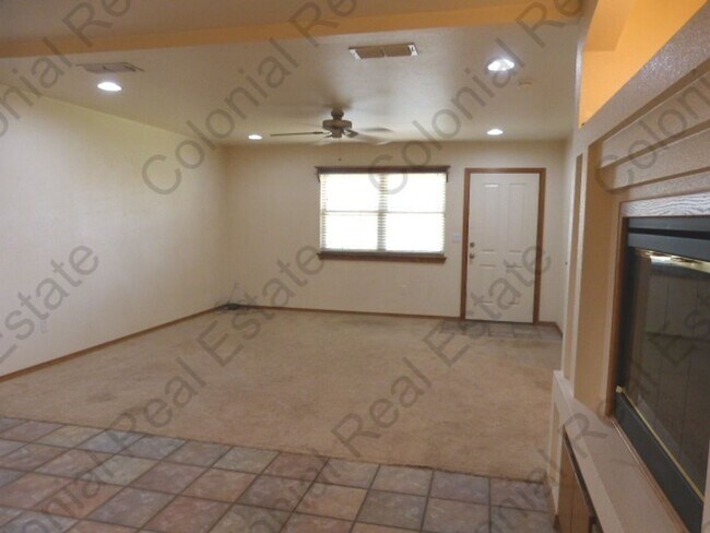 Building Photo - 721 Bison Rd