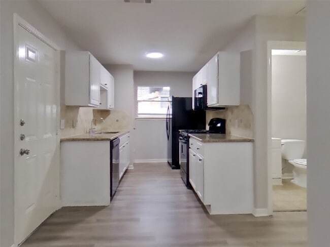 Building Photo - 14202 Clear Forest Dr