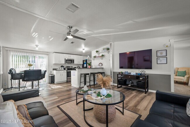 Building Photo - 501 Aiken St