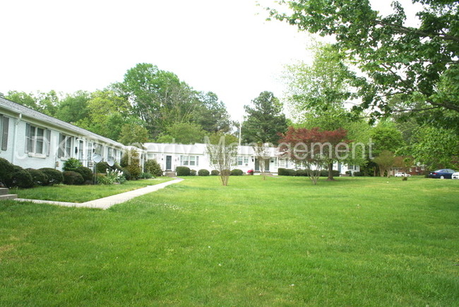 Building Photo - Condo in Brookwood Gardens