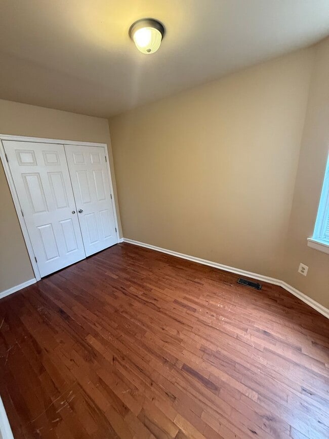 Building Photo - Reasonably priced three bedroom in West Ph...