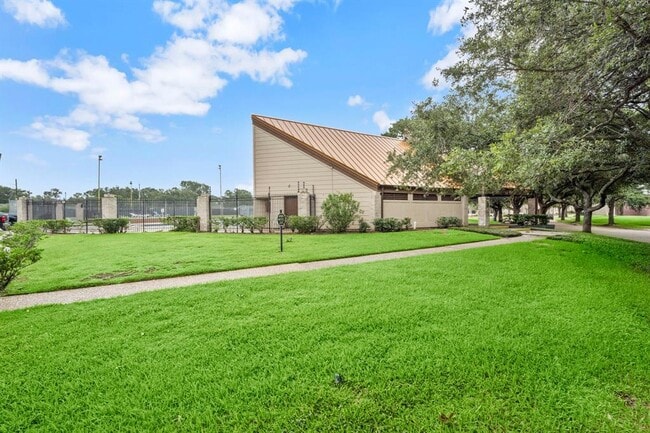 Building Photo - 6652 Montauk Dr