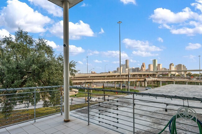 Building Photo - 102 Quitman St