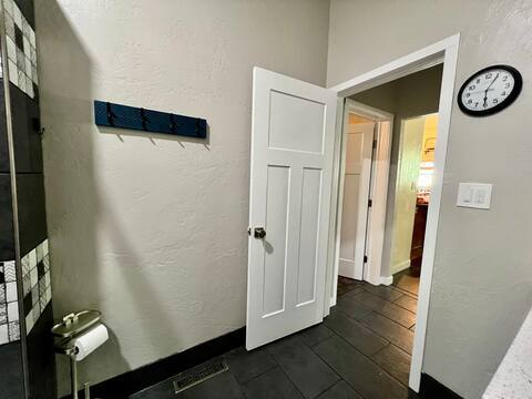 Building Photo - 433 Bridger Ave