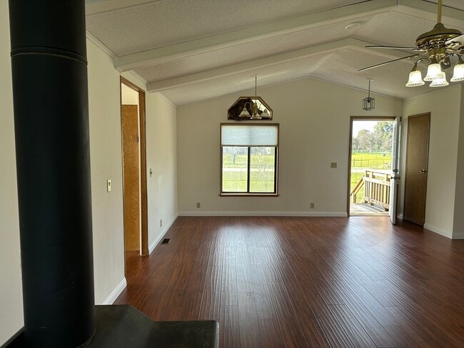 Building Photo - Peaceful Country Living on 2 Fenced Acres