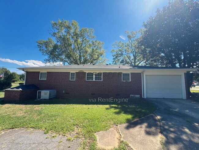 Building Photo - 318-313 3 Bridges Rd