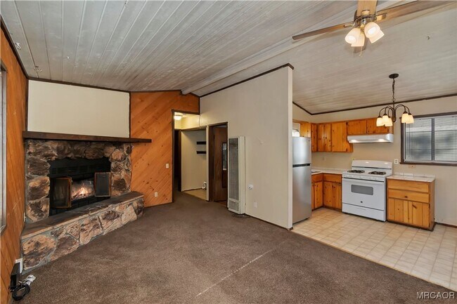 Building Photo - Big Bear City/Erwin Lake Area