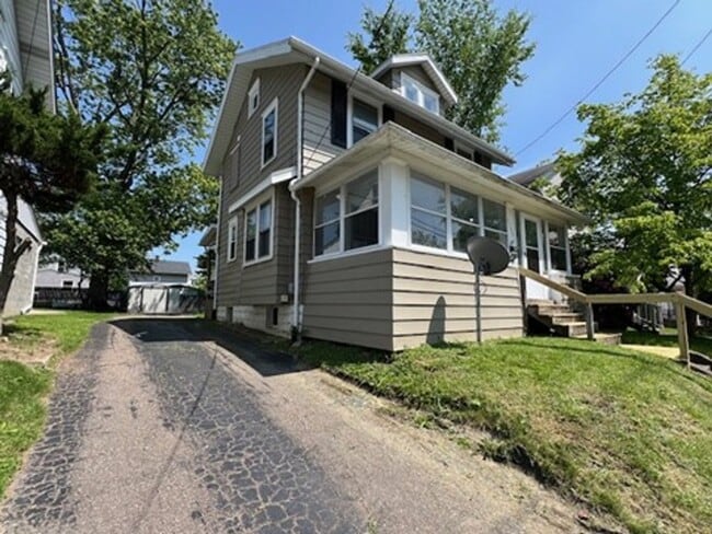 Building Photo - 1155 Big Falls Ave