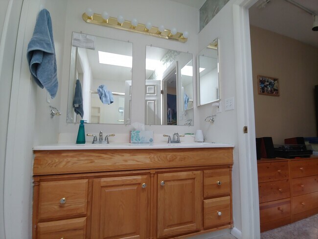 Building Photo - Must See 5 Bed/3 Bathroom East Boulder Home - Available August 7th!