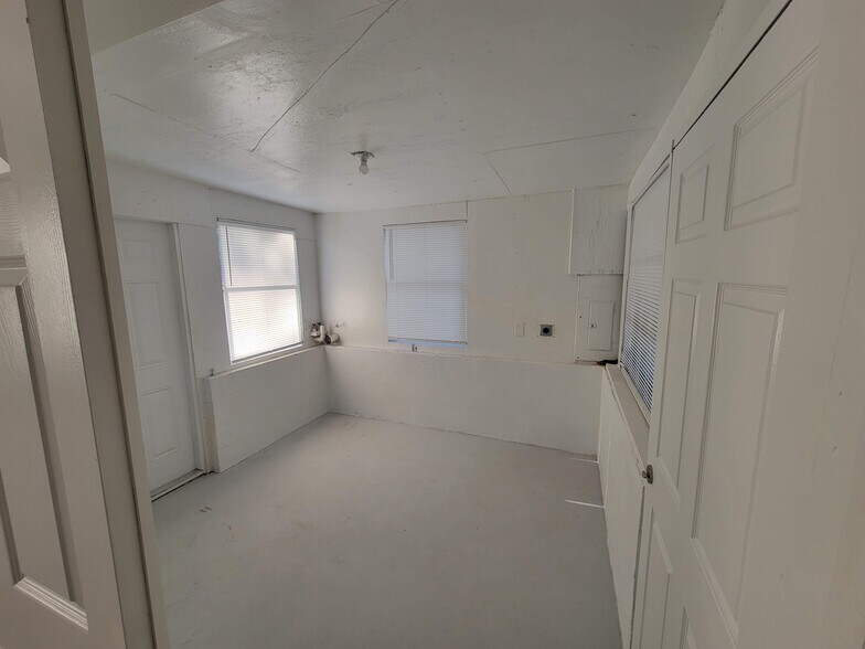 Building Photo - 4896 35th Ave