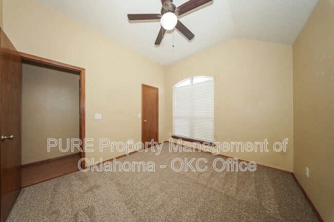 Building Photo - 160 N Lakeside Terrace