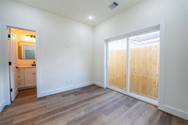 Building Photo - 4107 Dreyfus St